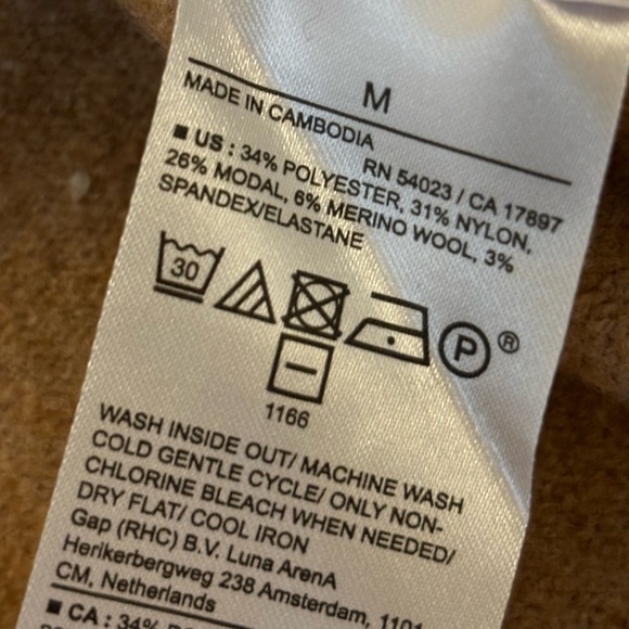 NWT Wide V Neck sweater from Banana Republic factory - Picture 7 of 7